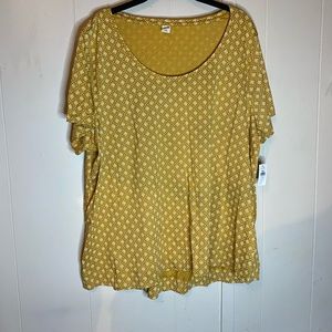 NWT scoopneck tee